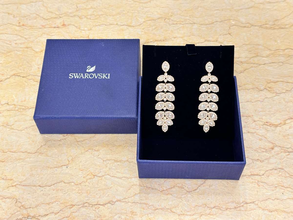 MAGNIFICENTLY Beautiful SWAROVSKI BARON Earrings