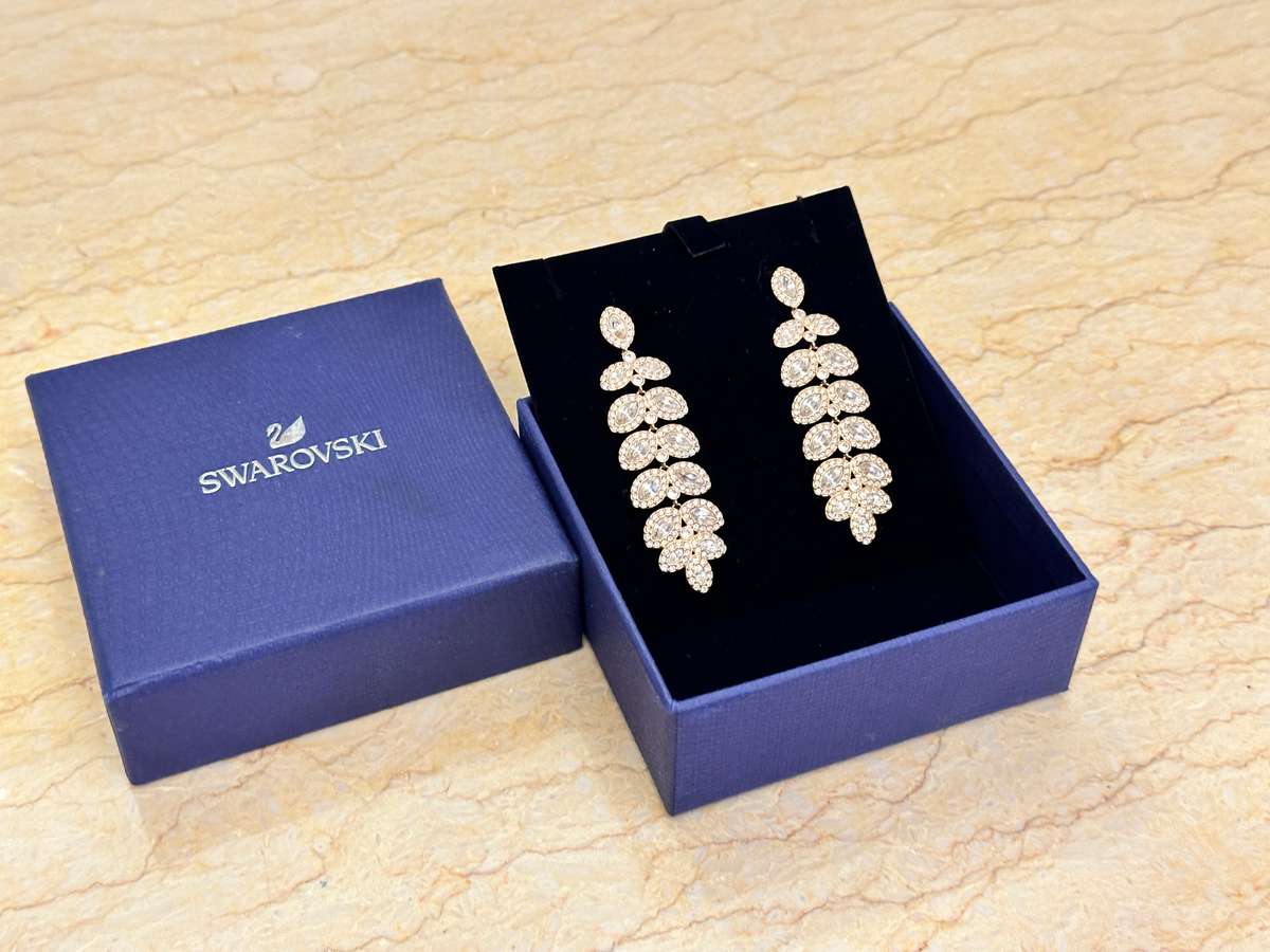 MAGNIFICENTLY Beautiful SWAROVSKI BARON Earrings