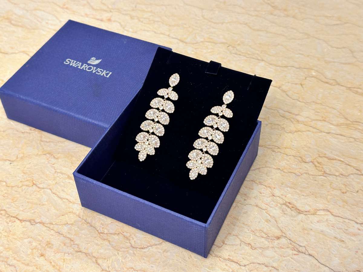 MAGNIFICENTLY Beautiful SWAROVSKI BARON Earrings