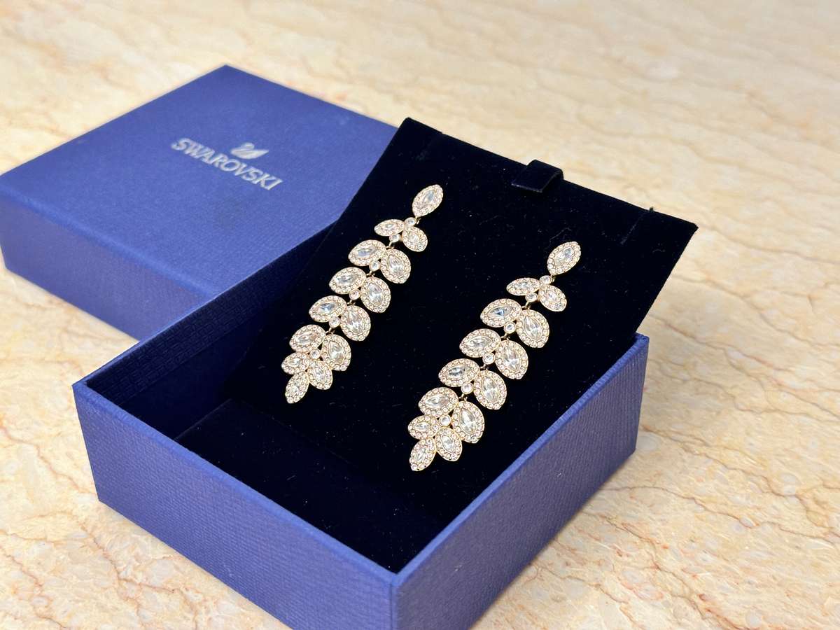 MAGNIFICENTLY Beautiful SWAROVSKI BARON Earrings