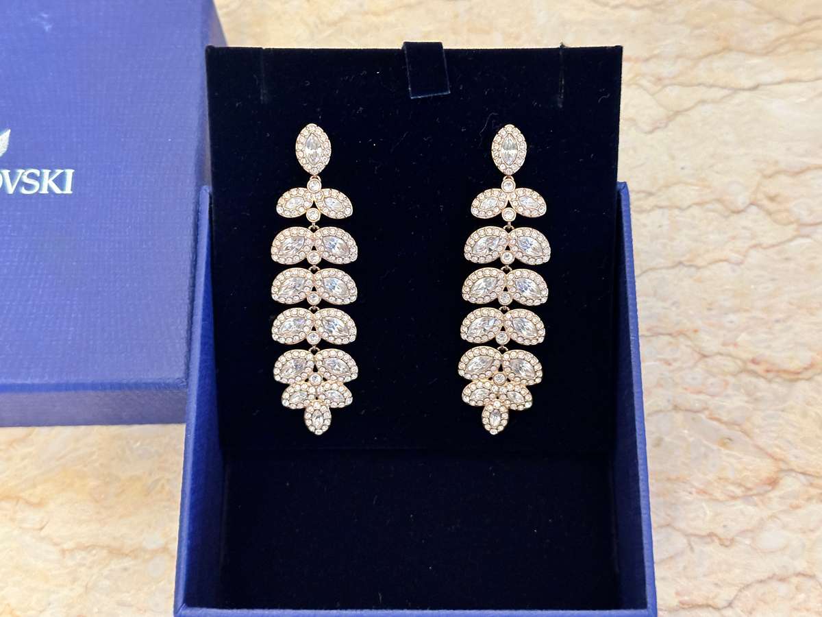 MAGNIFICENTLY Beautiful SWAROVSKI BARON Earrings