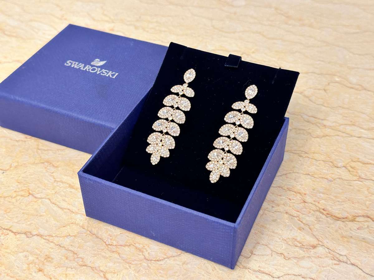 MAGNIFICENTLY Beautiful SWAROVSKI BARON Earrings