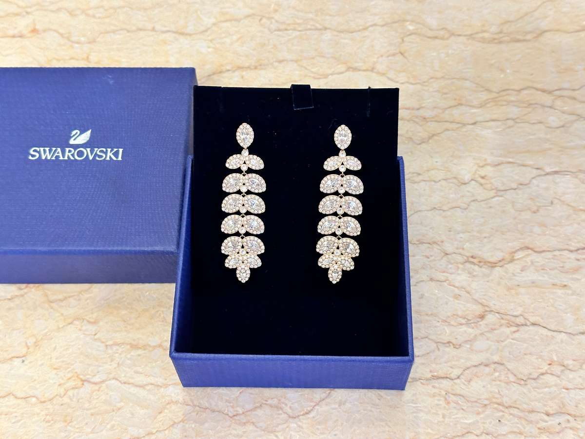 MAGNIFICENTLY Beautiful SWAROVSKI BARON Earrings