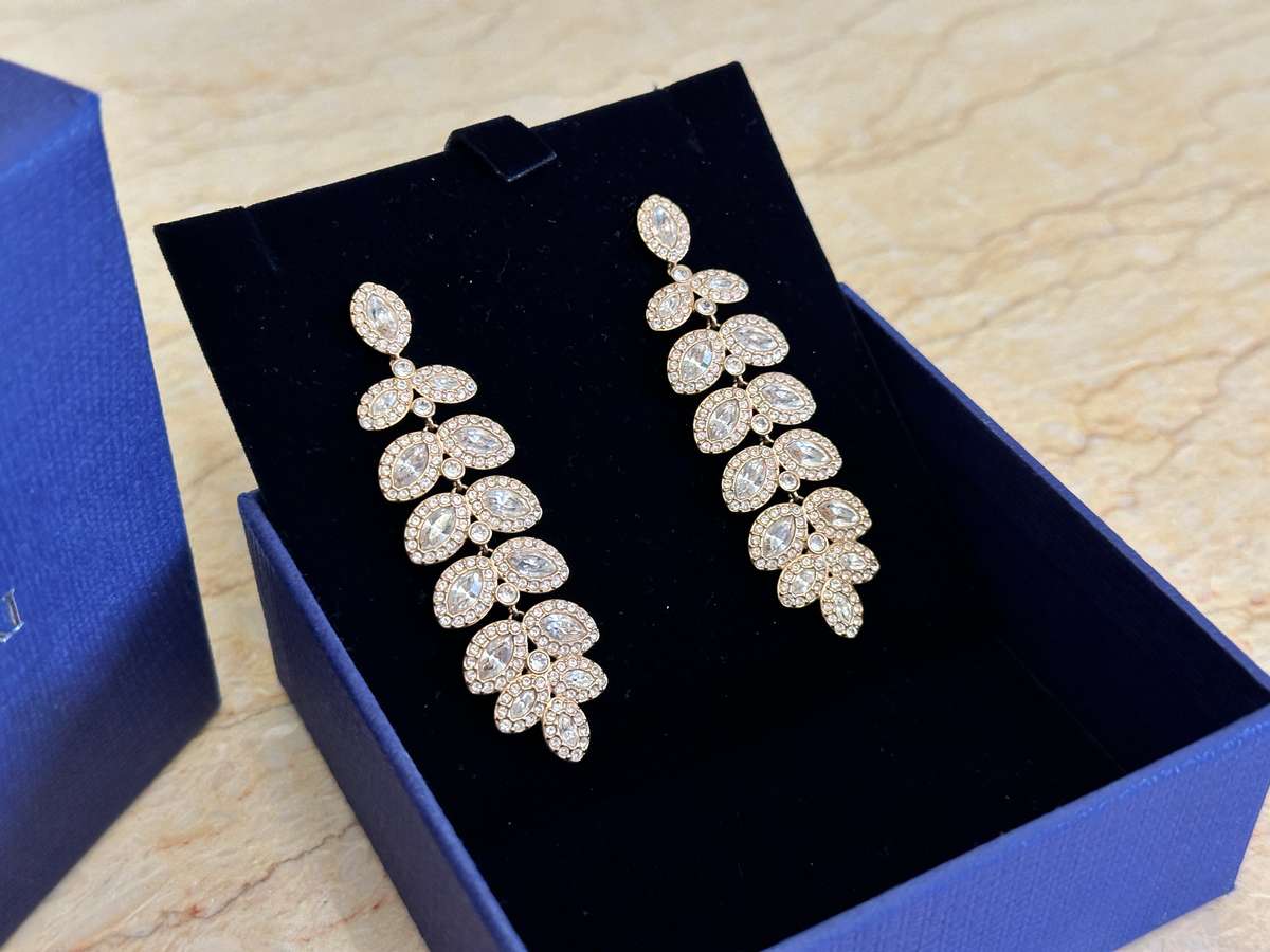 MAGNIFICENTLY Beautiful SWAROVSKI BARON Earrings