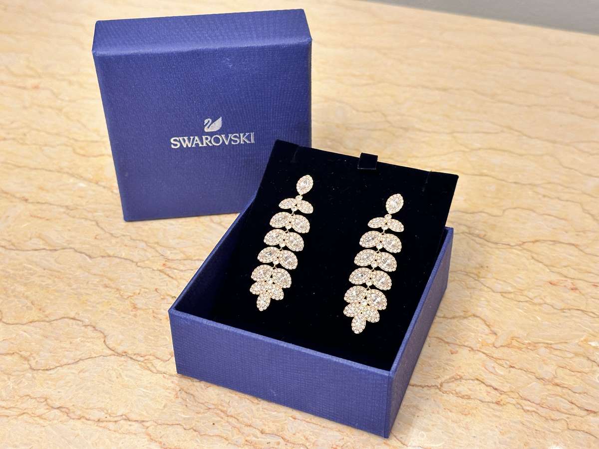 MAGNIFICENTLY Beautiful SWAROVSKI BARON Earrings
