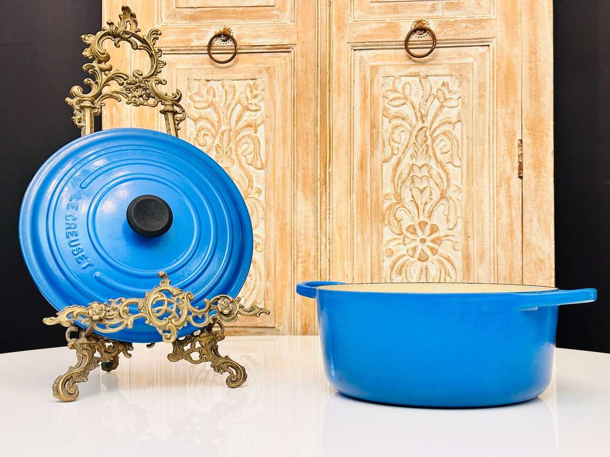 Le Creuset Cast Iron Signature Round Large Casserole