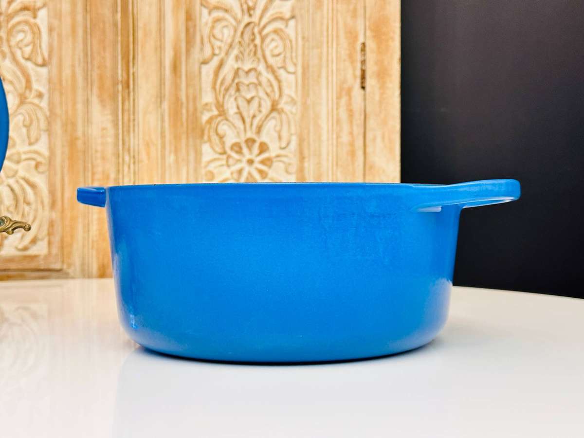Le Creuset Cast Iron Signature Round Large Casserole