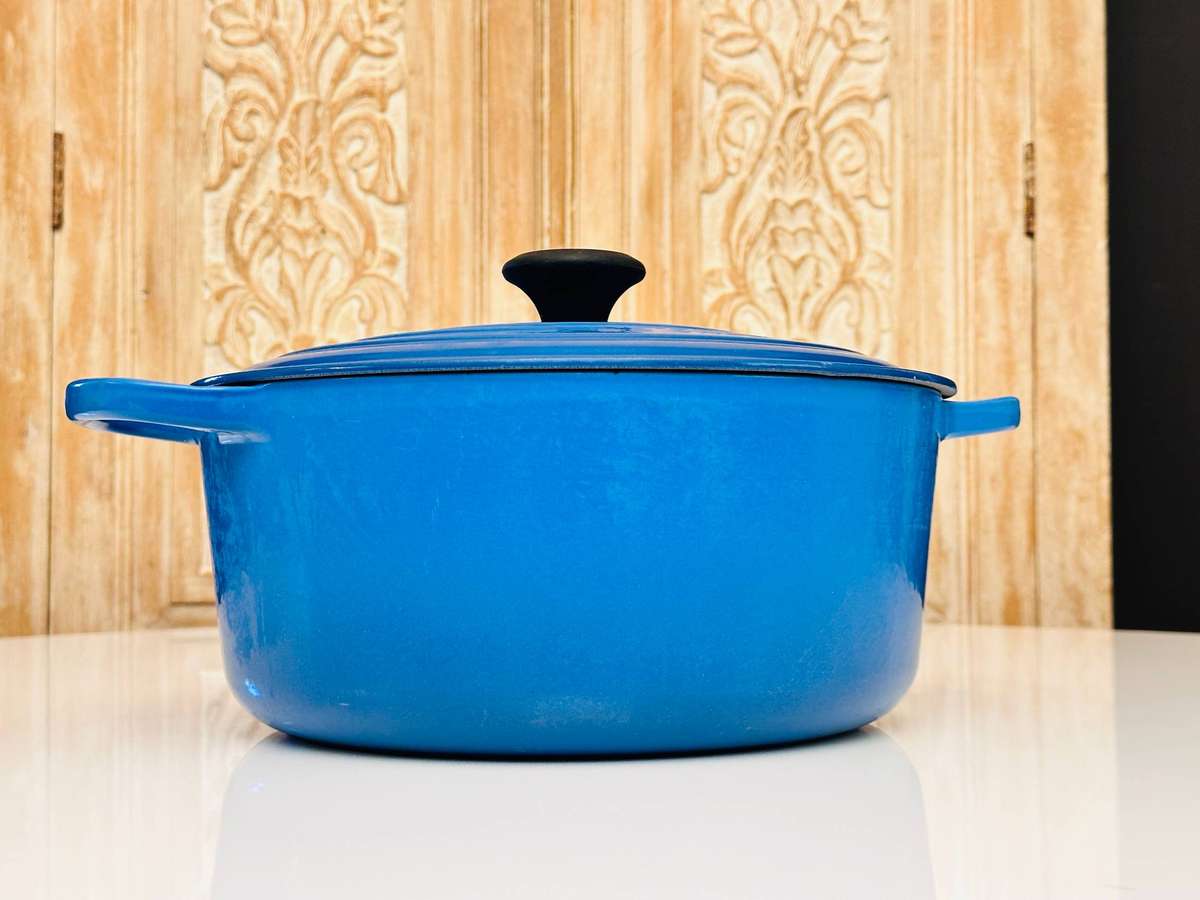Le Creuset Cast Iron Signature Round Large Casserole