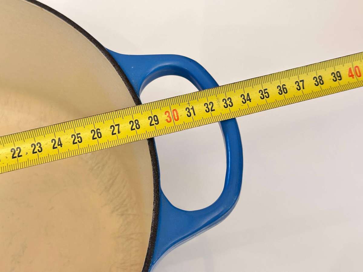 Le Creuset Cast Iron Signature Round Large Casserole