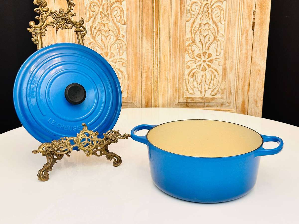 Le Creuset Cast Iron Signature Round Large Casserole