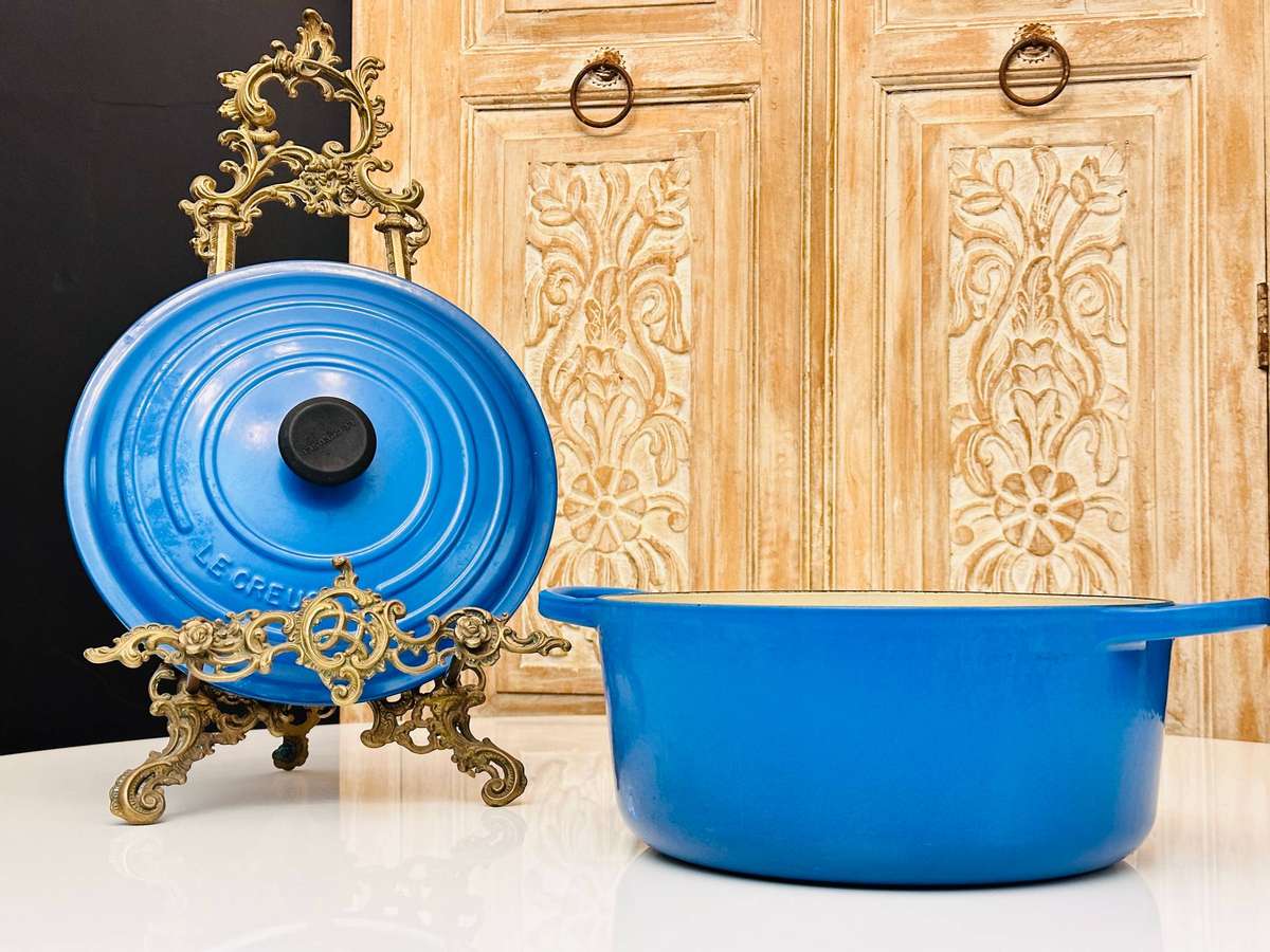 Le Creuset Cast Iron Signature Round Large Casserole