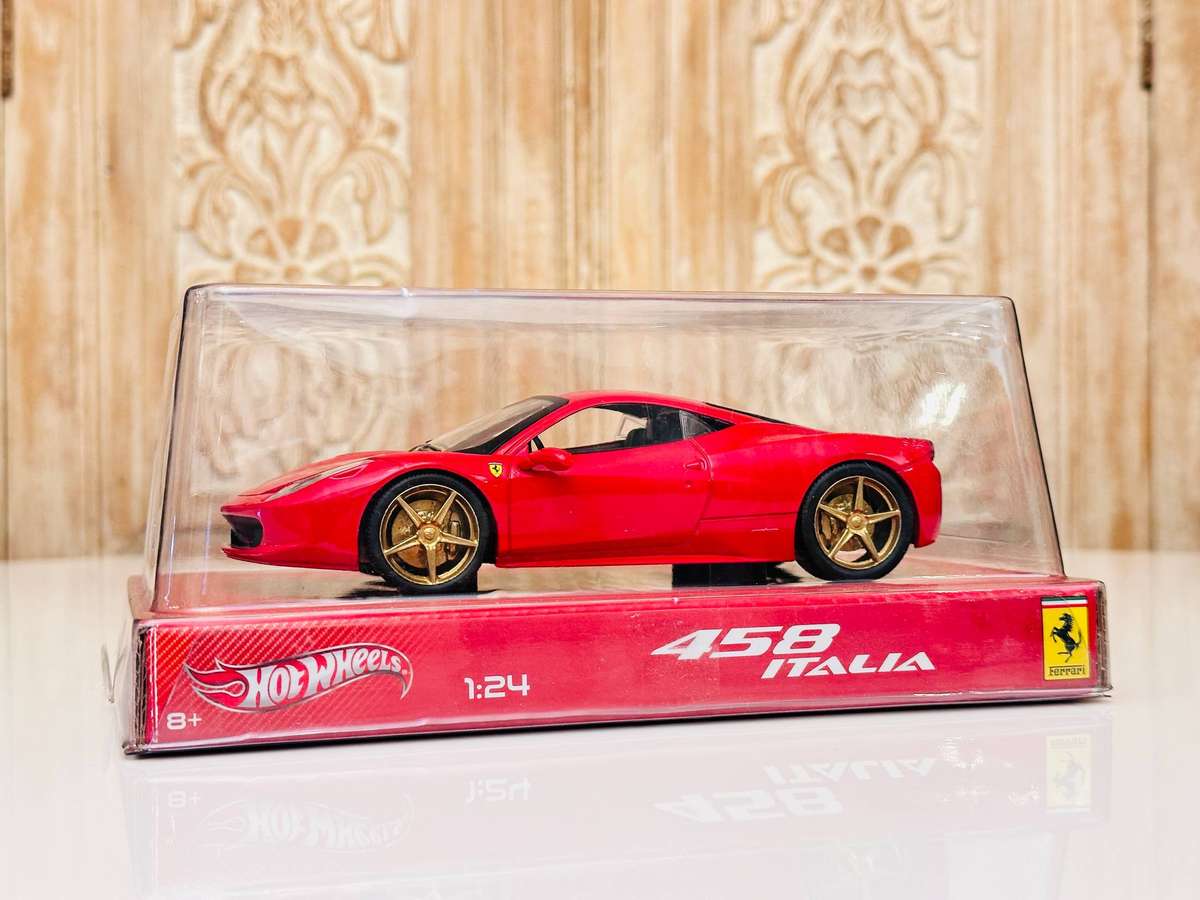 FERRARI Hot Wheels Elite 458 Italia Model Collectors Edition in Original Box