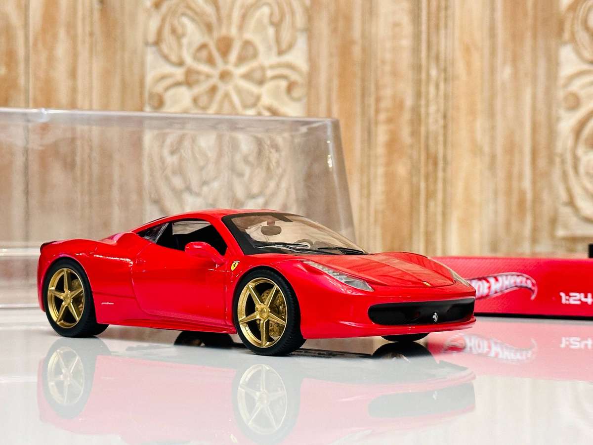 FERRARI Hot Wheels Elite 458 Italia Model Collectors Edition in Original Box