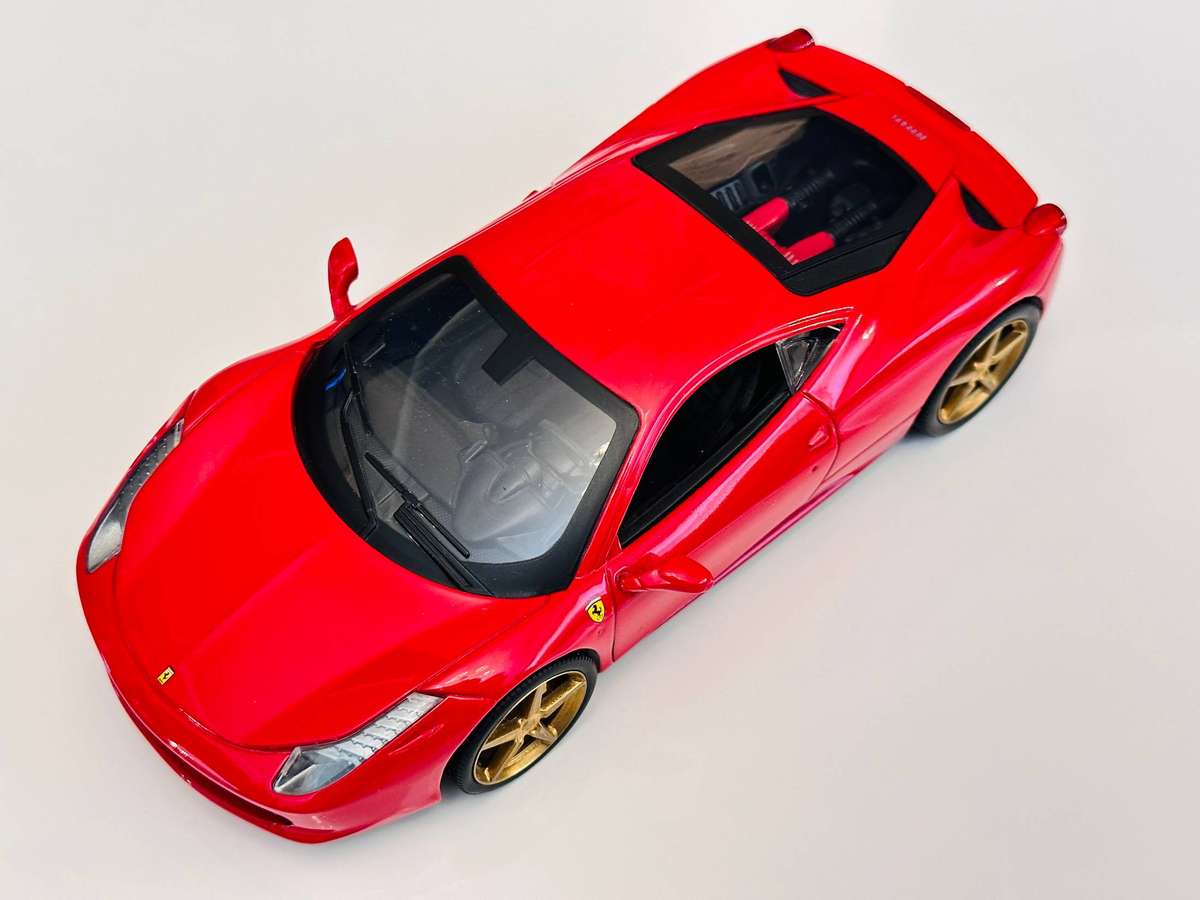 FERRARI Hot Wheels Elite 458 Italia Model Collectors Edition in Original Box