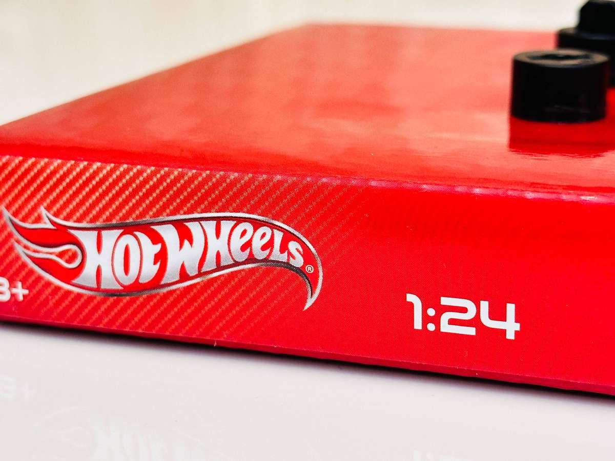 FERRARI Hot Wheels Elite 458 Italia Model Collectors Edition in Original Box