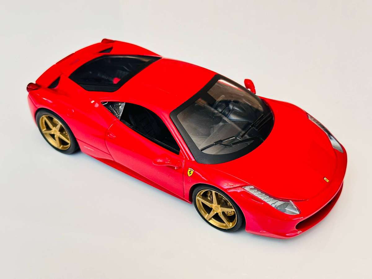 FERRARI Hot Wheels Elite 458 Italia Model Collectors Edition in Original Box