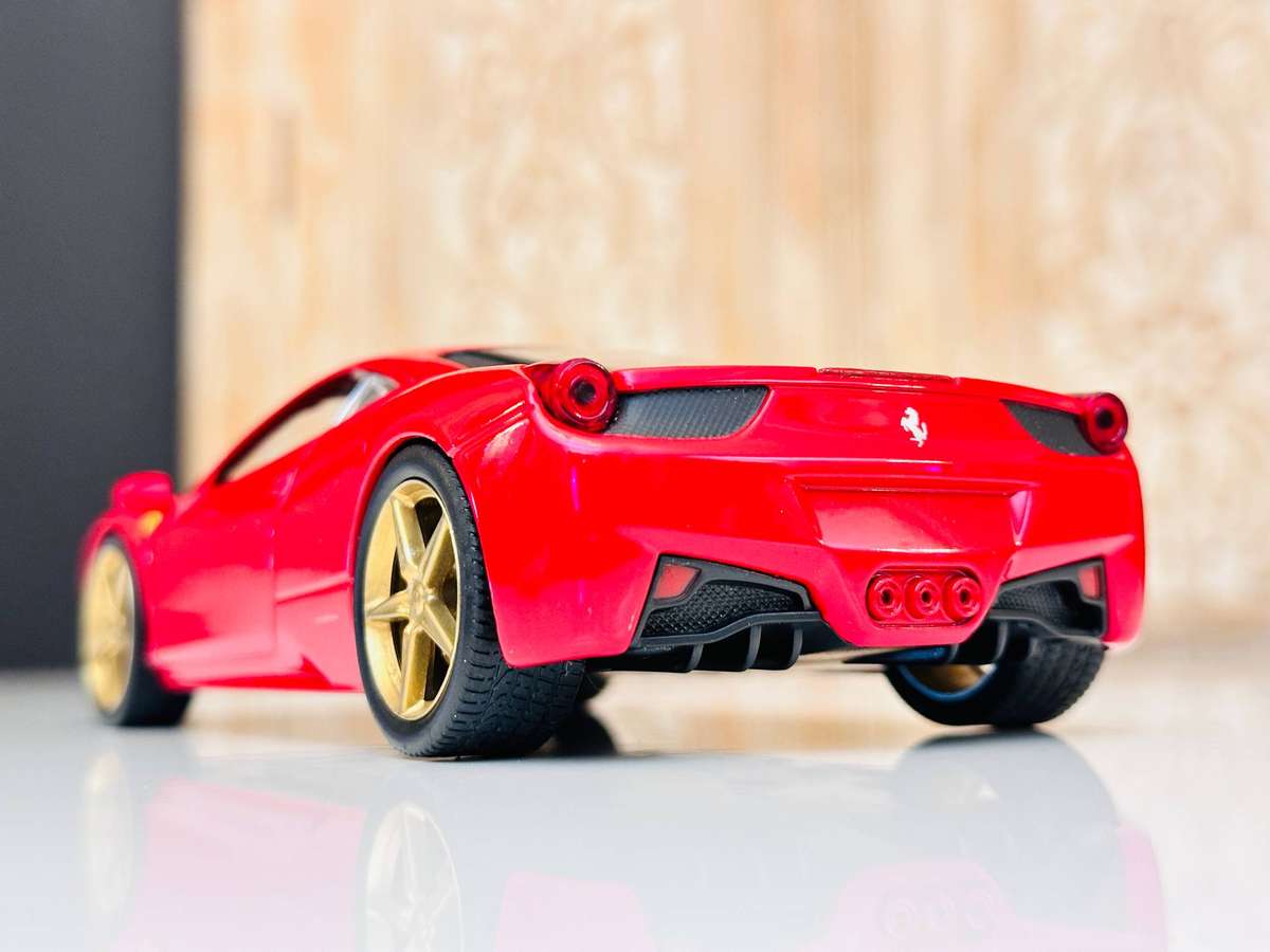 FERRARI Hot Wheels Elite 458 Italia Model Collectors Edition in Original Box