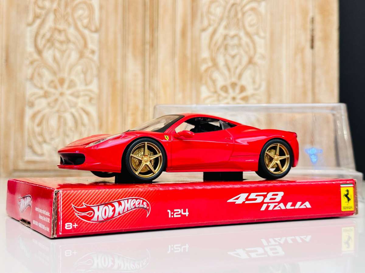 FERRARI Hot Wheels Elite 458 Italia Model Collectors Edition in Original Box