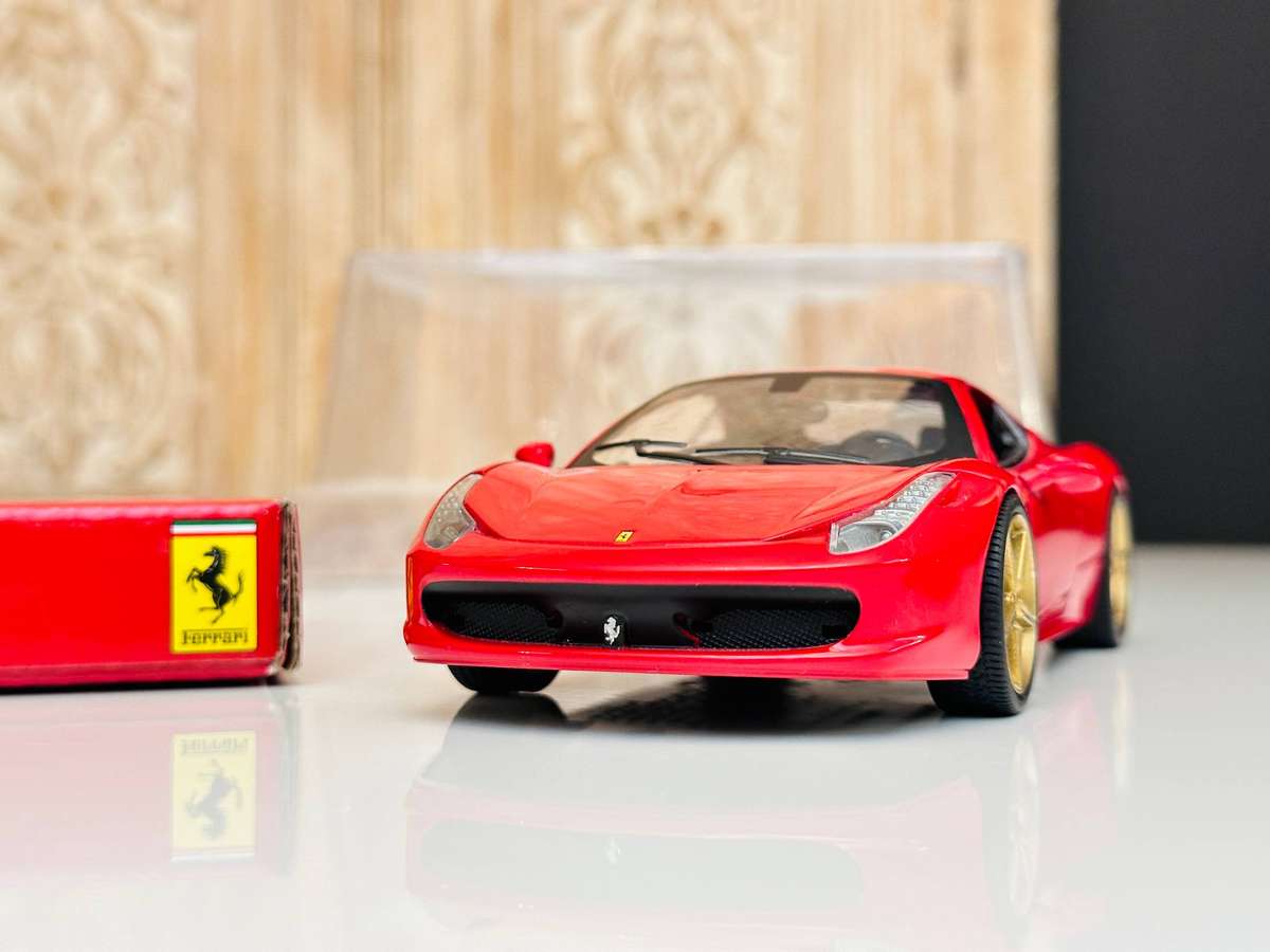 FERRARI Hot Wheels Elite 458 Italia Model Collectors Edition in Original Box