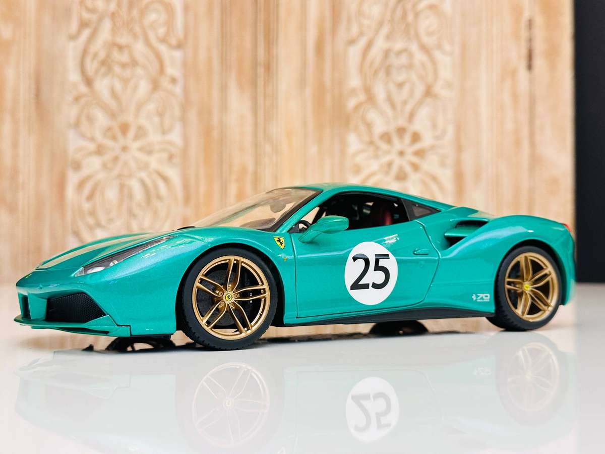 FERRARI Limited Edition 70th Anniversary 488 GTB 1:18 Model Collectable in Original Box