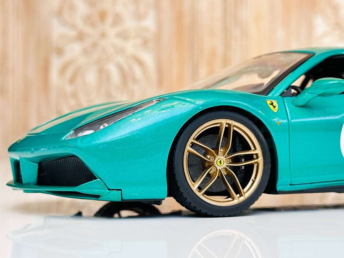 FERRARI Limited Edition 70th Anniversary 488 GTB 1:18 Model Collectable in Original Box