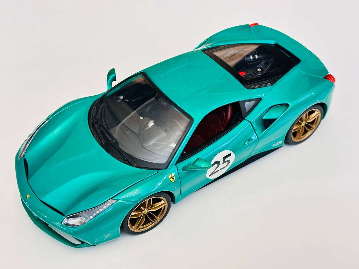 FERRARI Limited Edition 70th Anniversary 488 GTB 1:18 Model Collectable in Original Box
