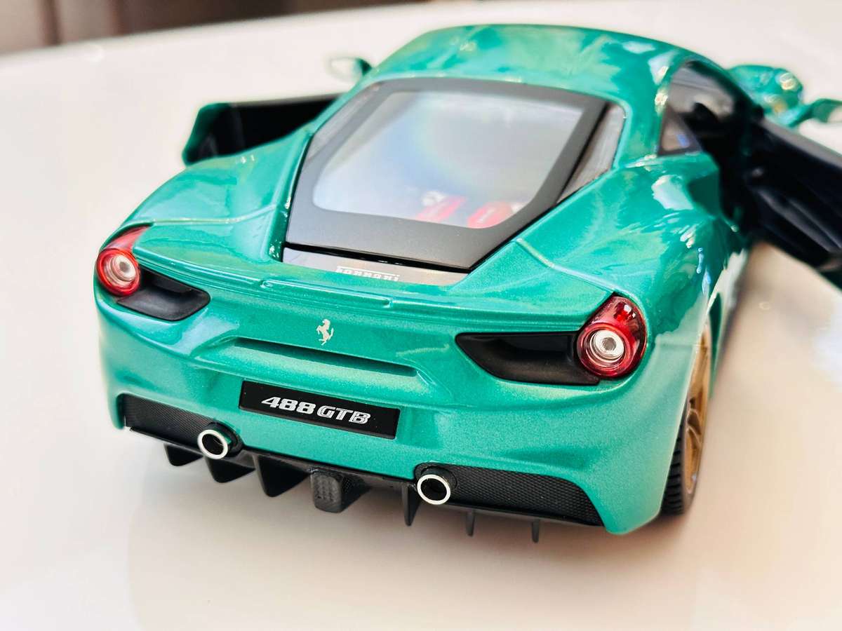 FERRARI Limited Edition 70th Anniversary 488 GTB 1:18 Model Collectable in Original Box