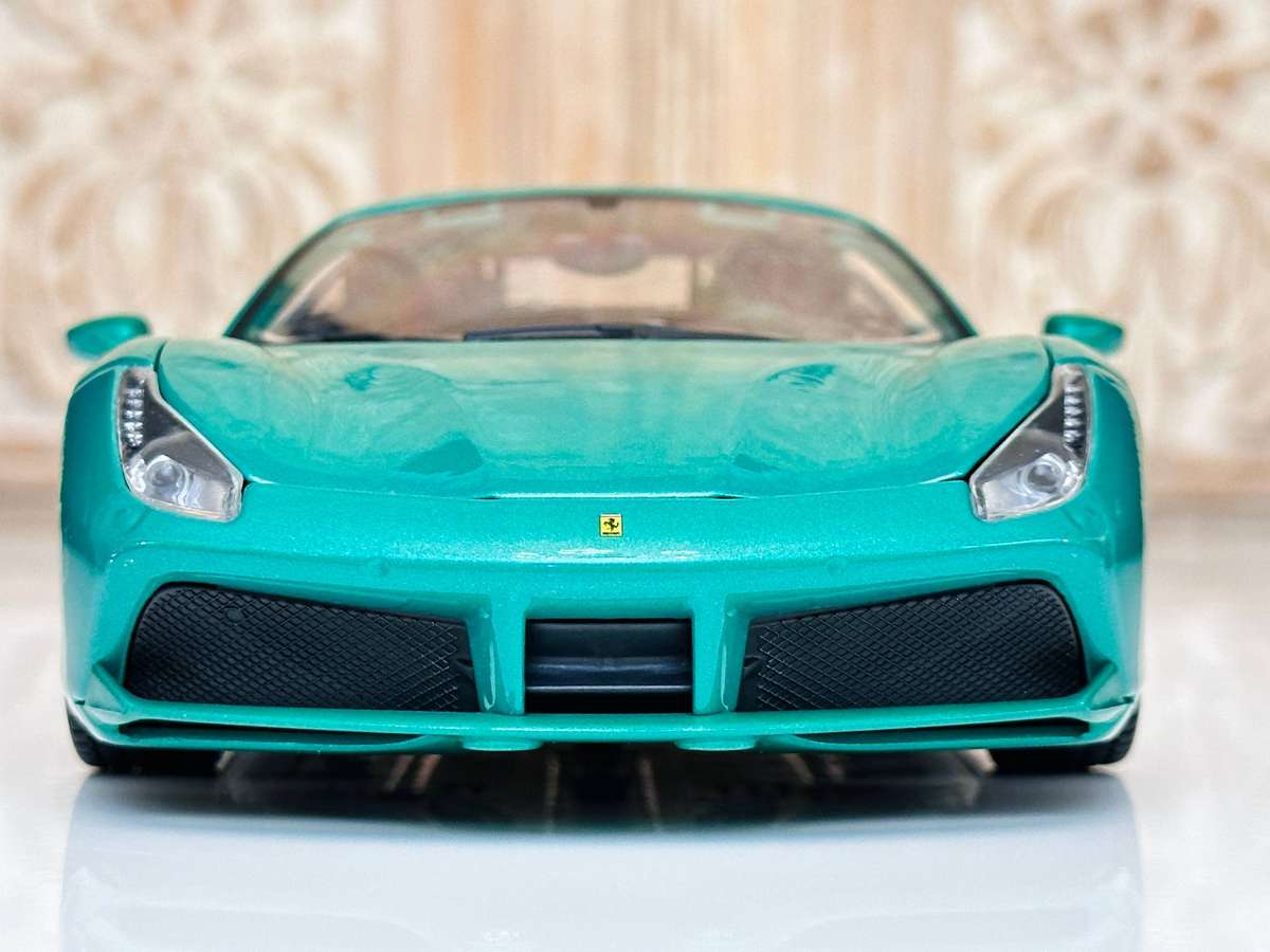 FERRARI Limited Edition 70th Anniversary 488 GTB 1:18 Model Collectable in Original Box