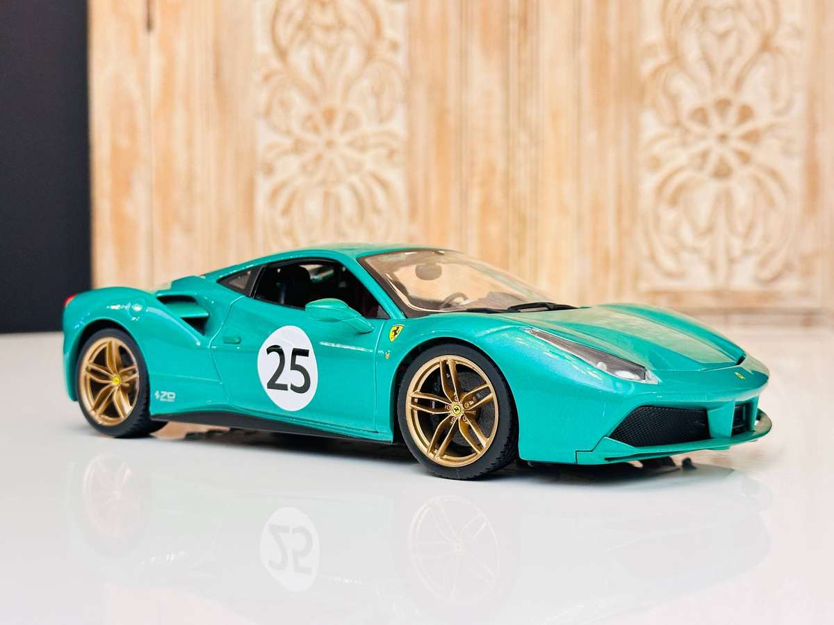 FERRARI Limited Edition 70th Anniversary 488 GTB 1:18 Model Collectable in Original Box