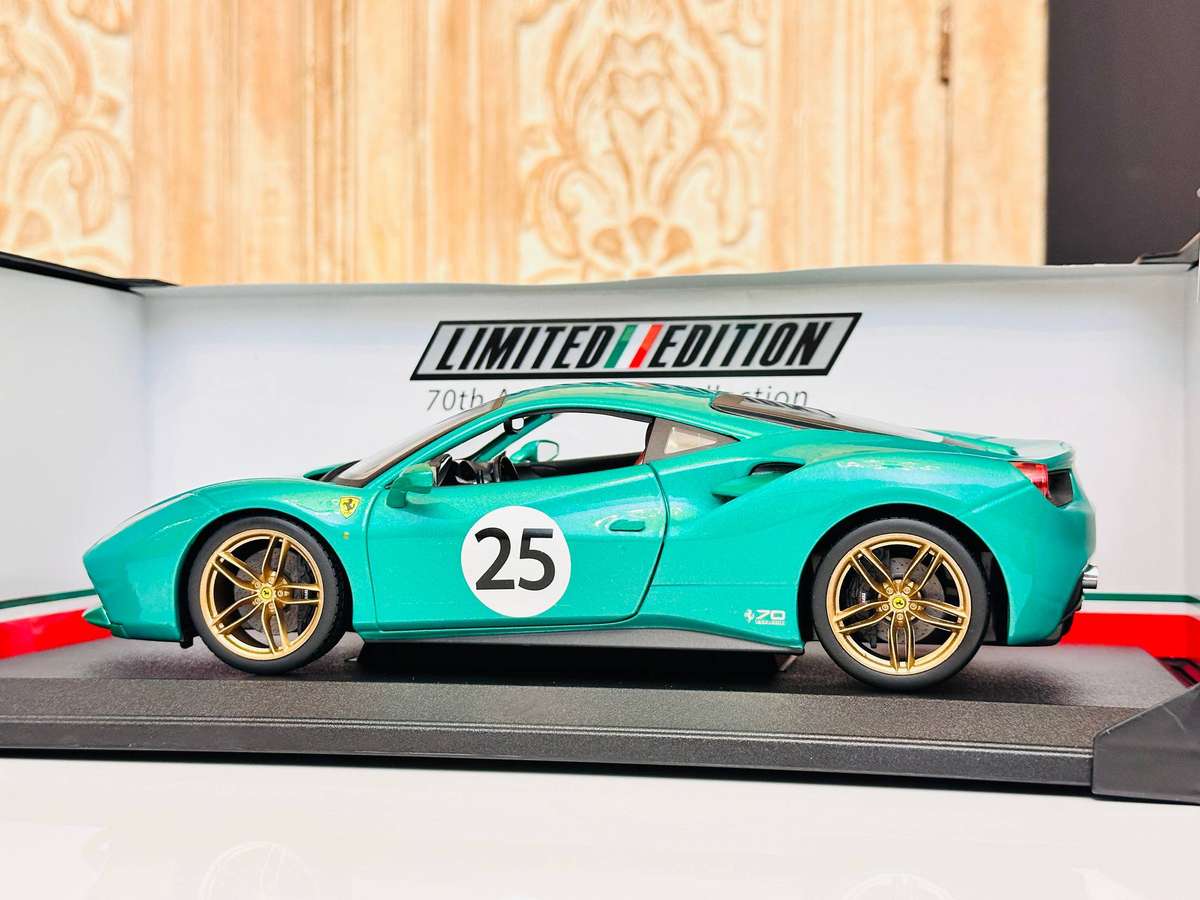FERRARI Limited Edition 70th Anniversary 488 GTB 1:18 Model Collectable in Original Box