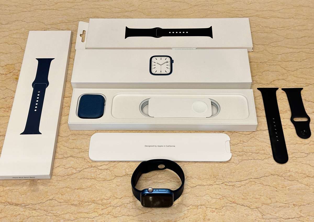 APPLE Watch Series 7 GPS CELLULAR 45MM - With Extra Apple Sport Band