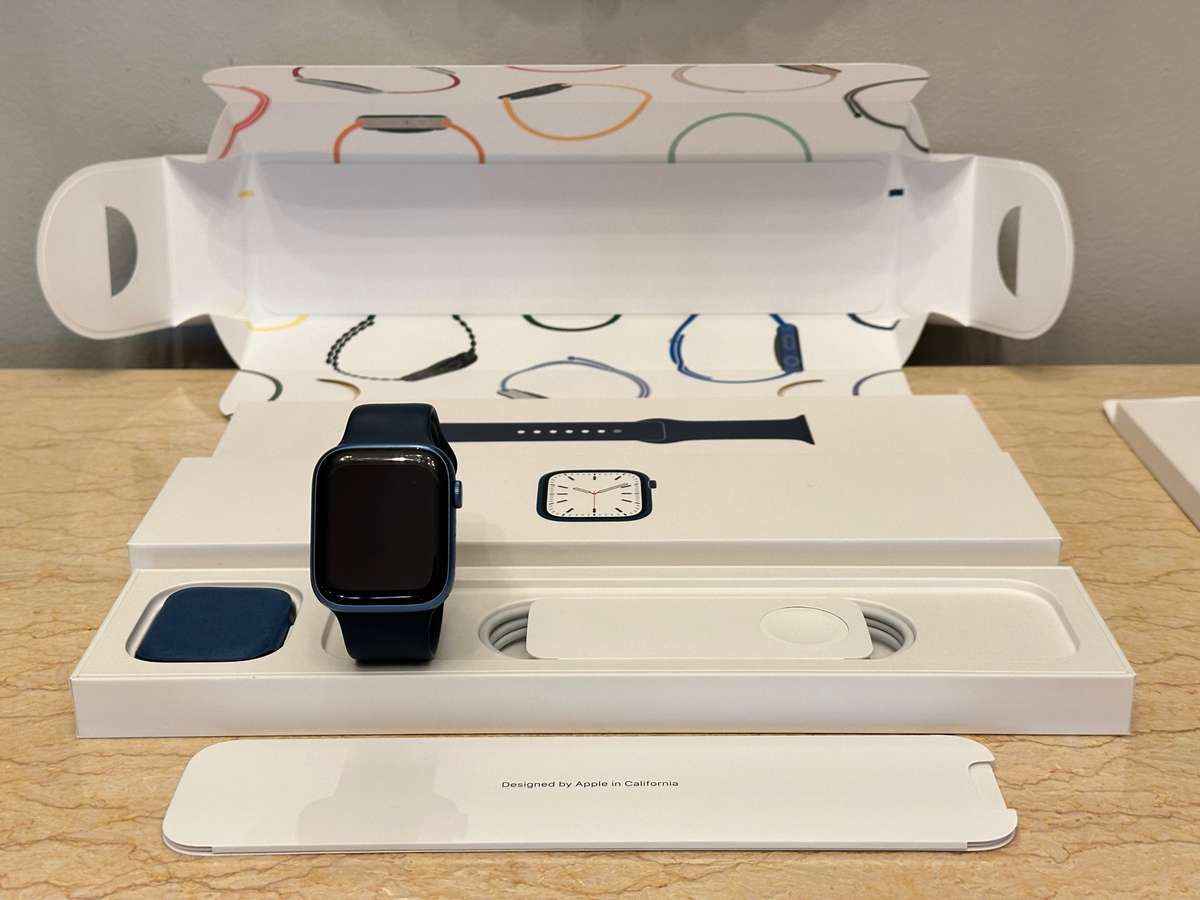 APPLE Watch Series 7 GPS CELLULAR 45MM - With Extra Apple Sport Band