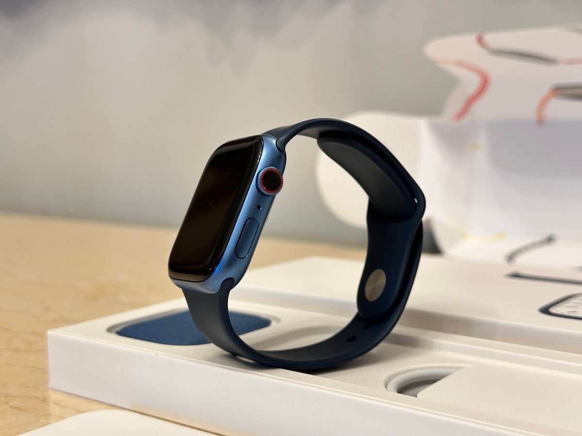 APPLE Watch Series 7 GPS CELLULAR 45MM - With Extra Apple Sport Band