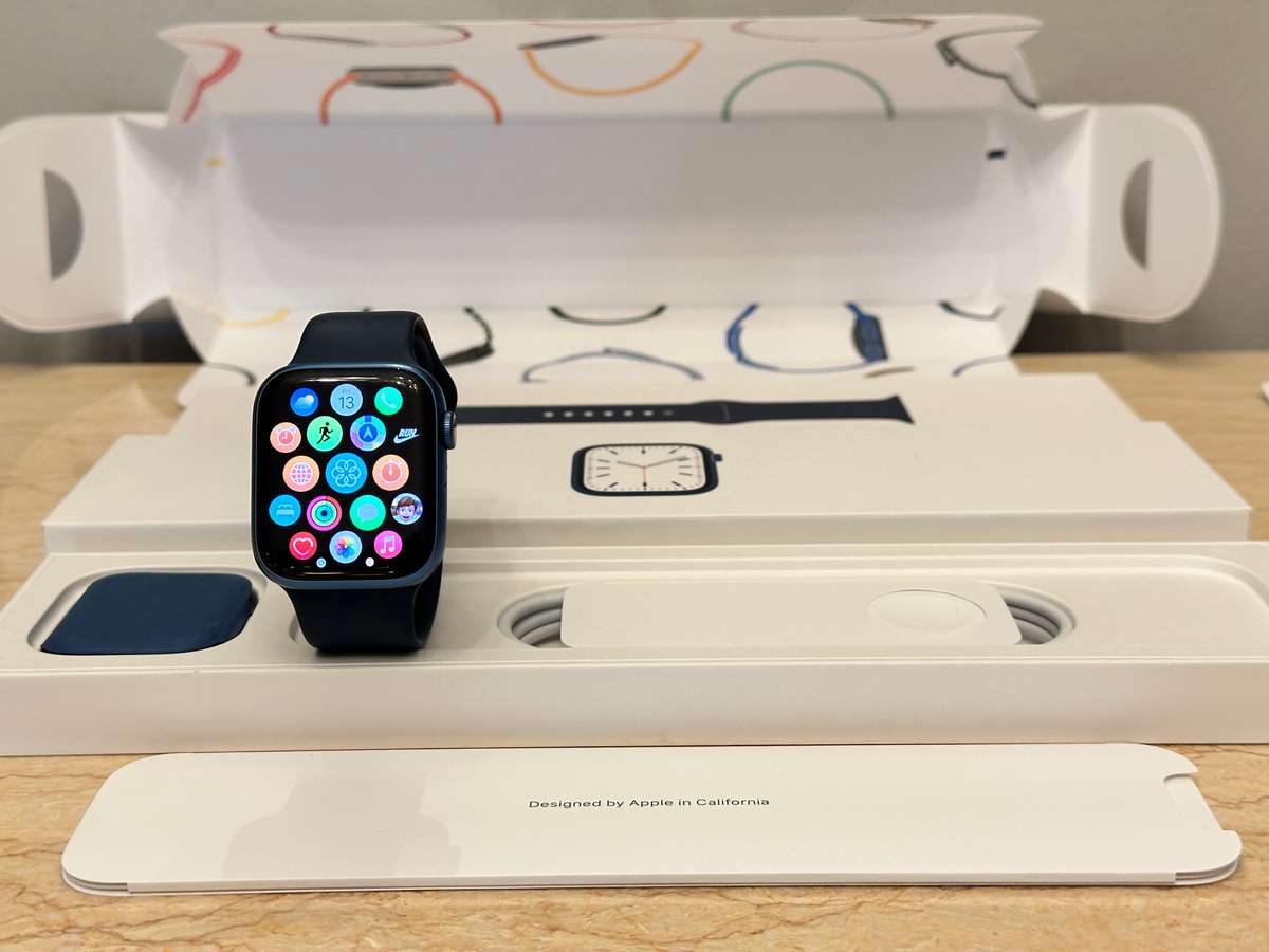 APPLE Watch Series 7 GPS CELLULAR 45MM - With Extra Apple Sport Band