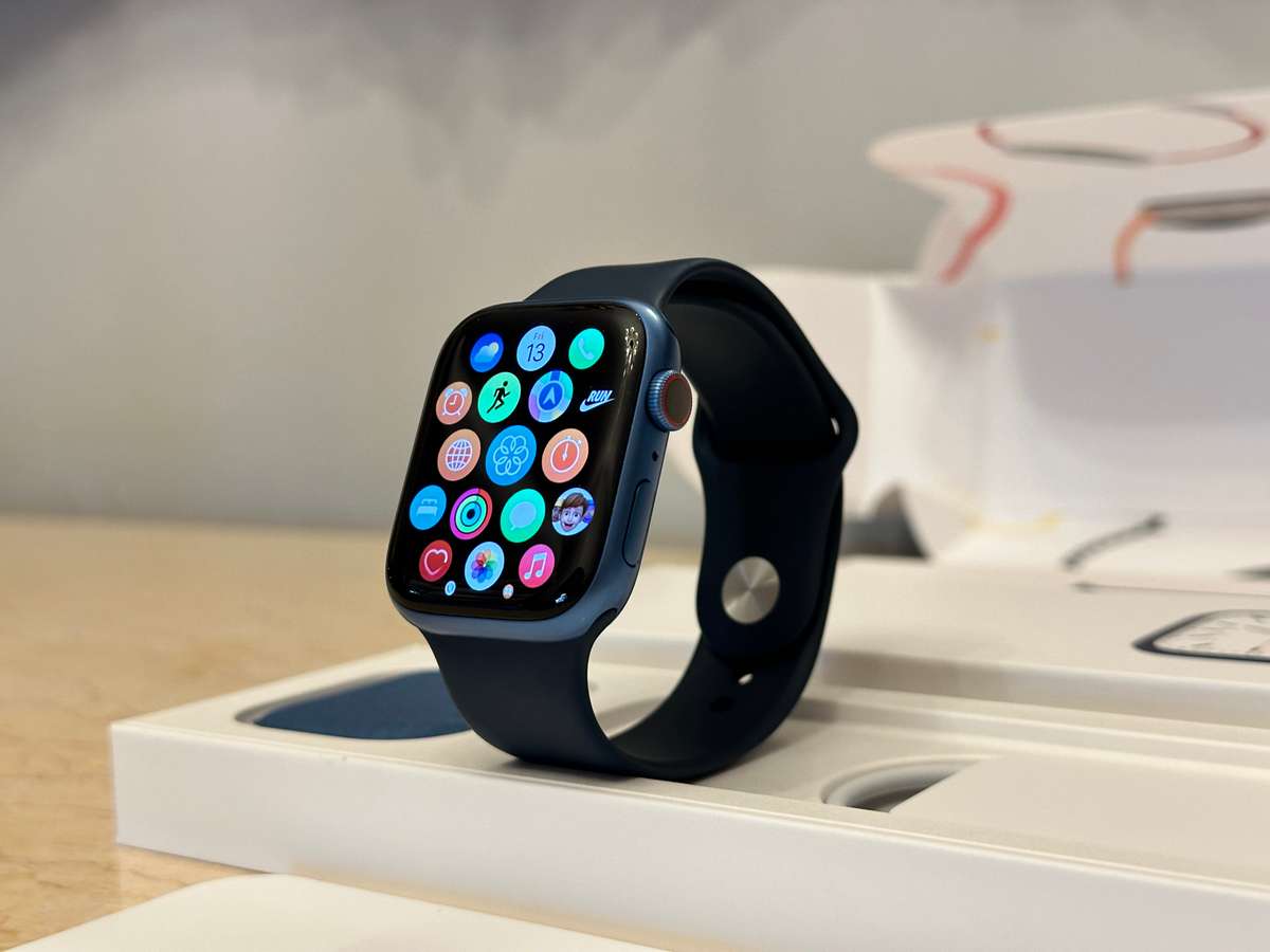 APPLE Watch Series 7 GPS CELLULAR 45MM - With Extra Apple Sport Band