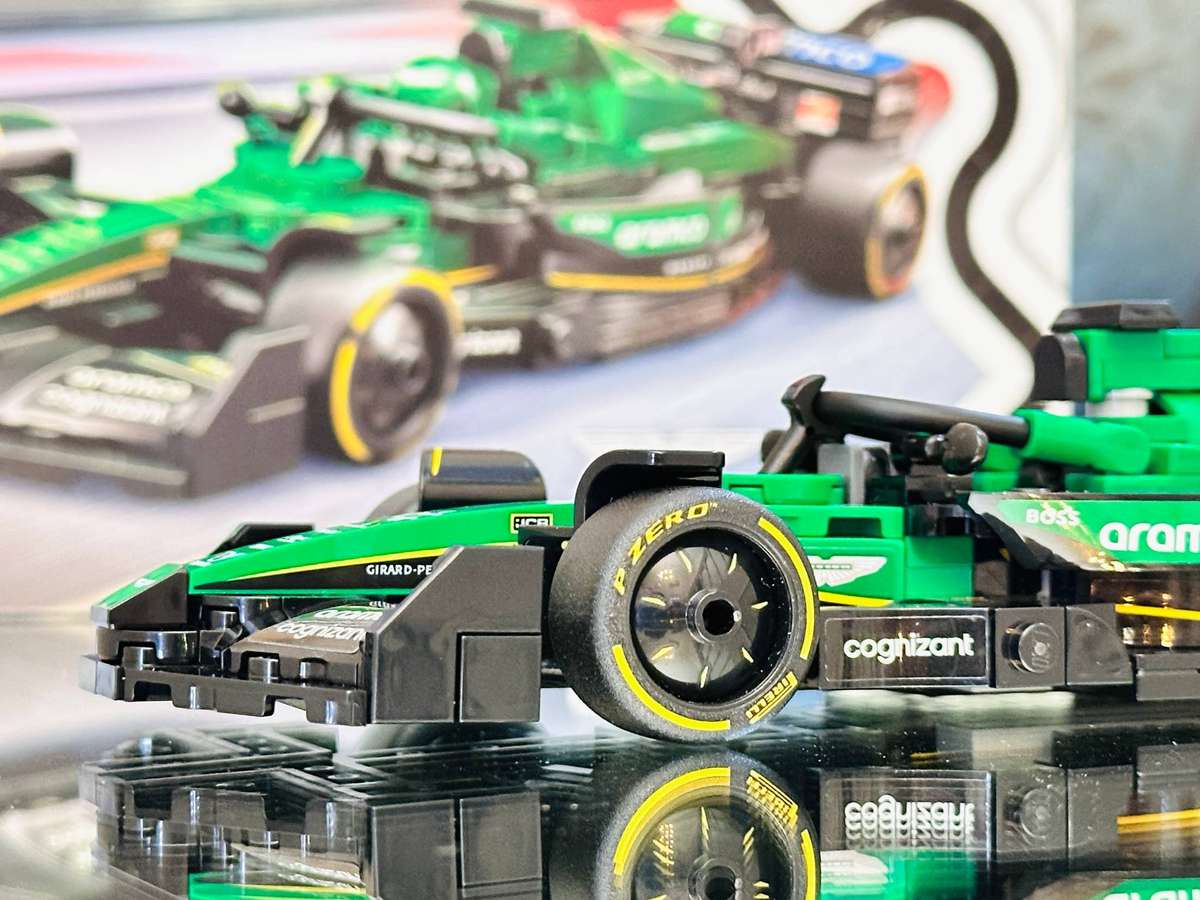 Lego Iconic Aston Martin F1 Racing Collectable model with Original box