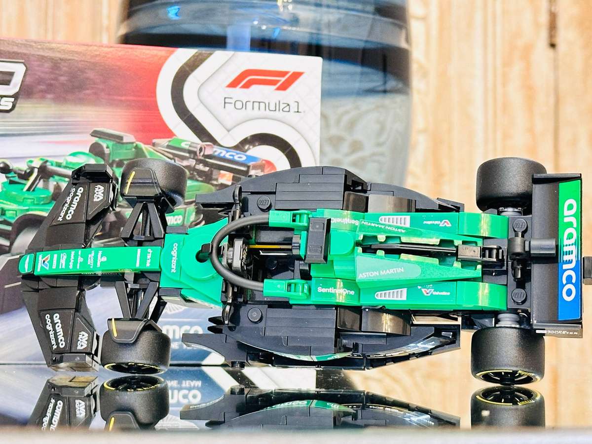 Lego Iconic Aston Martin F1 Racing Collectable model with Original box