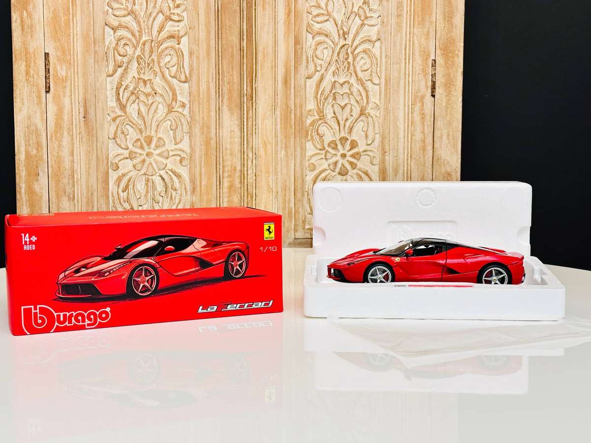 FERRARI Limited Signature Edition La Ferrari 1:18 Model Collectable in Original Box