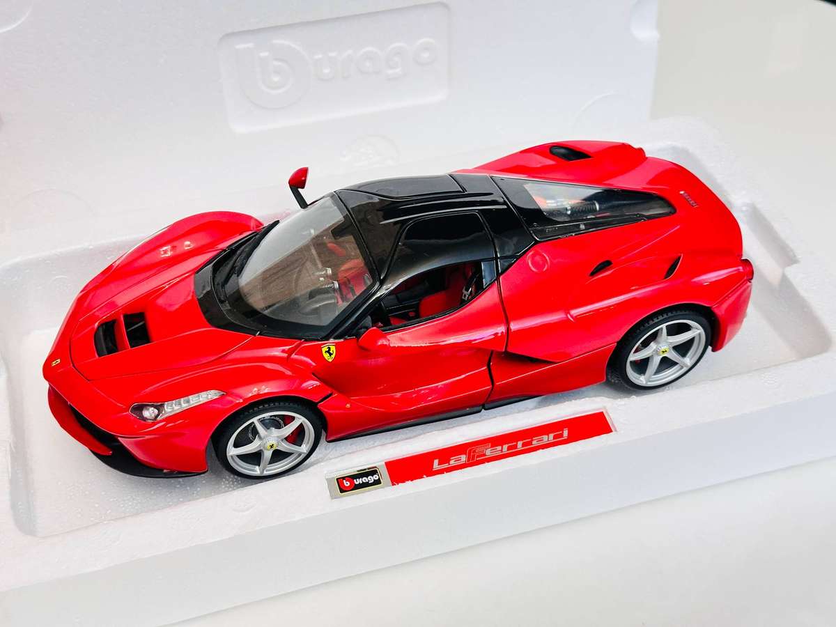 FERRARI Limited Signature Edition La Ferrari 1:18 Model Collectable in Original Box
