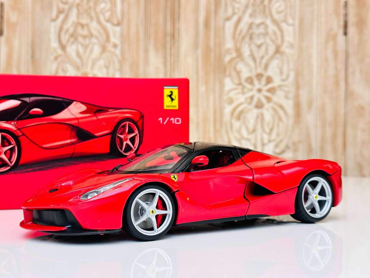 FERRARI Limited Signature Edition La Ferrari 1:18 Model Collectable in Original Box