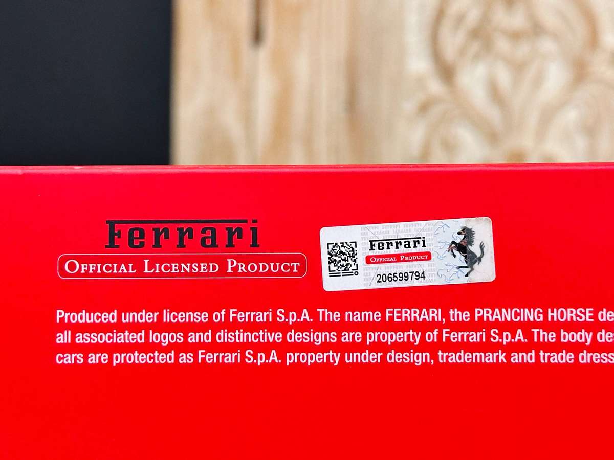 FERRARI Limited Signature Edition La Ferrari 1:18 Model Collectable in Original Box