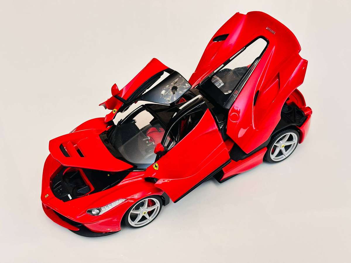 FERRARI Limited Signature Edition La Ferrari 1:18 Model Collectable in Original Box