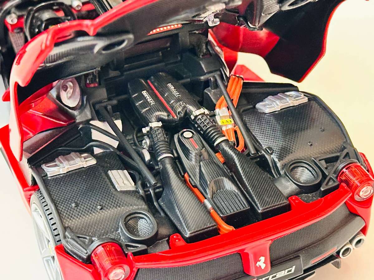 FERRARI Limited Signature Edition La Ferrari 1:18 Model Collectable in Original Box