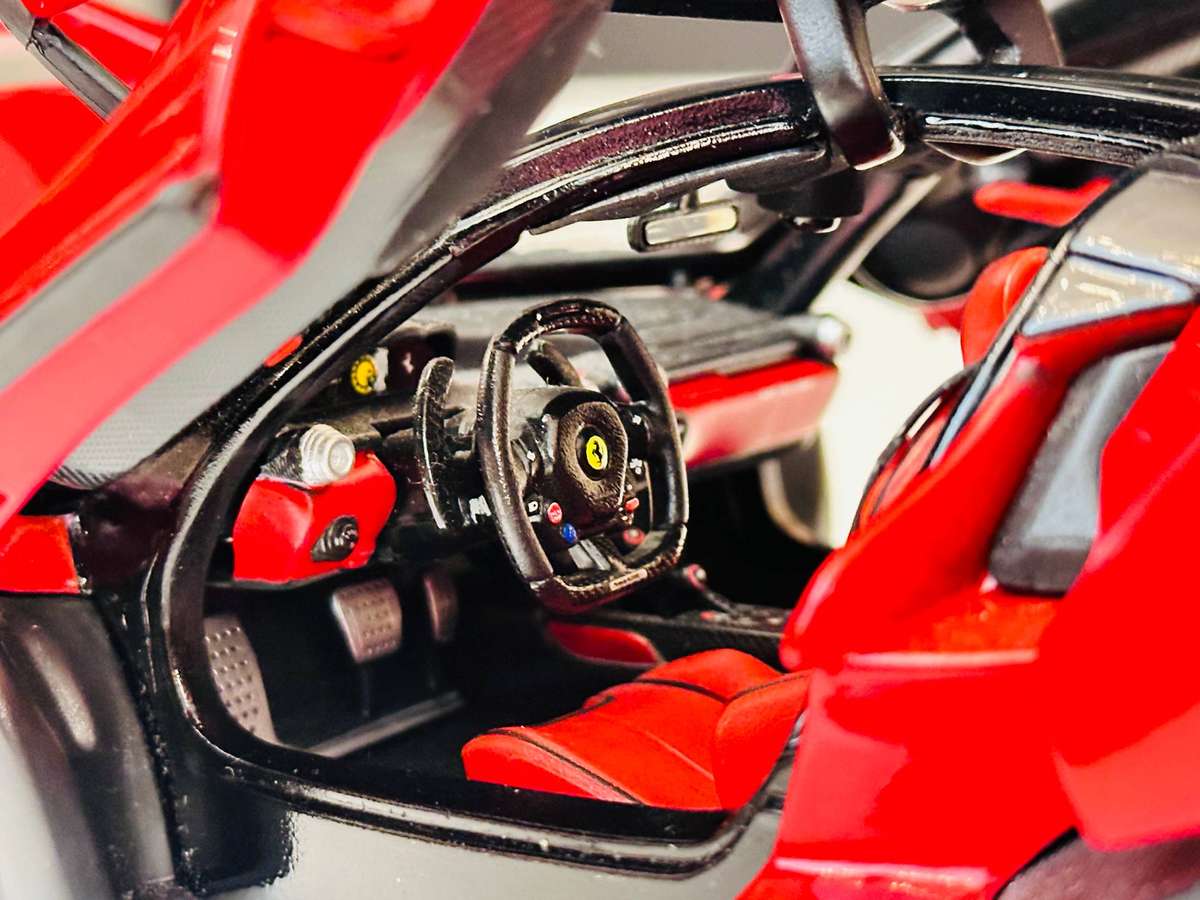 FERRARI Limited Signature Edition La Ferrari 1:18 Model Collectable in Original Box