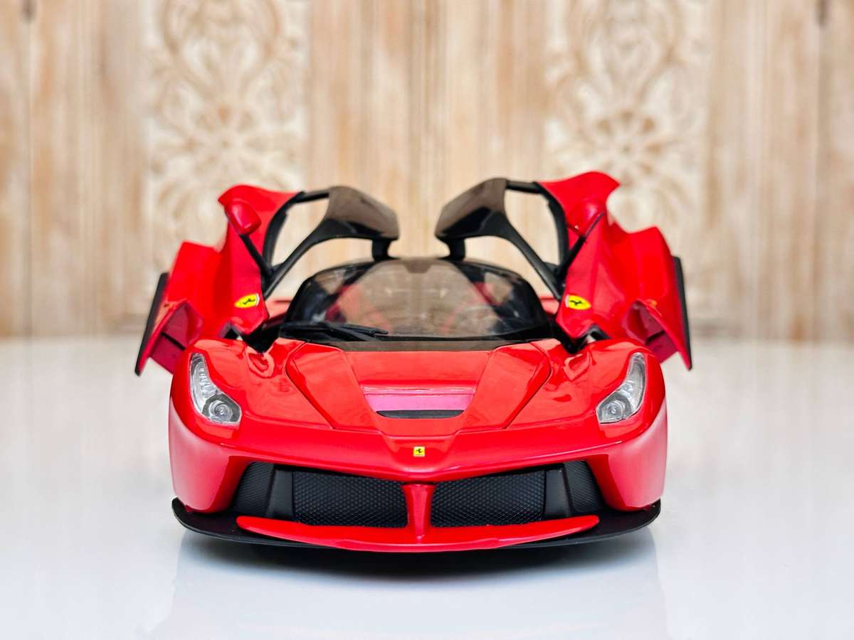 FERRARI Limited Signature Edition La Ferrari 1:18 Model Collectable in Original Box