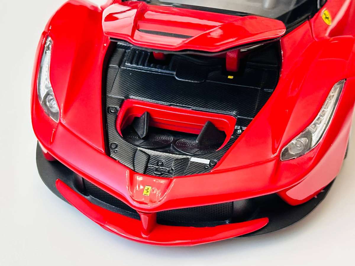 FERRARI Limited Signature Edition La Ferrari 1:18 Model Collectable in Original Box