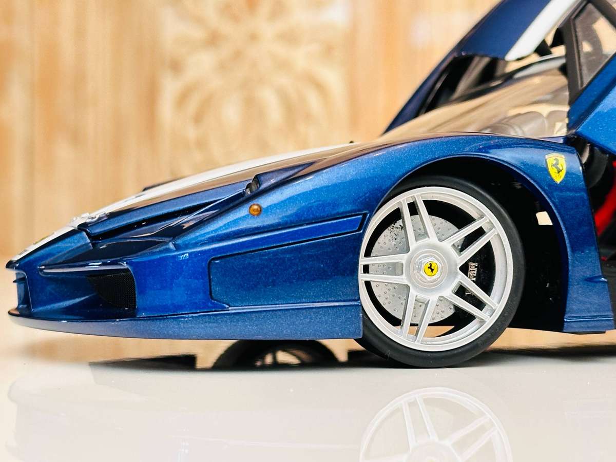 FERRARI Hot Wheels Elite Limited Edition Enzo FXX 1:18 Model Collectable