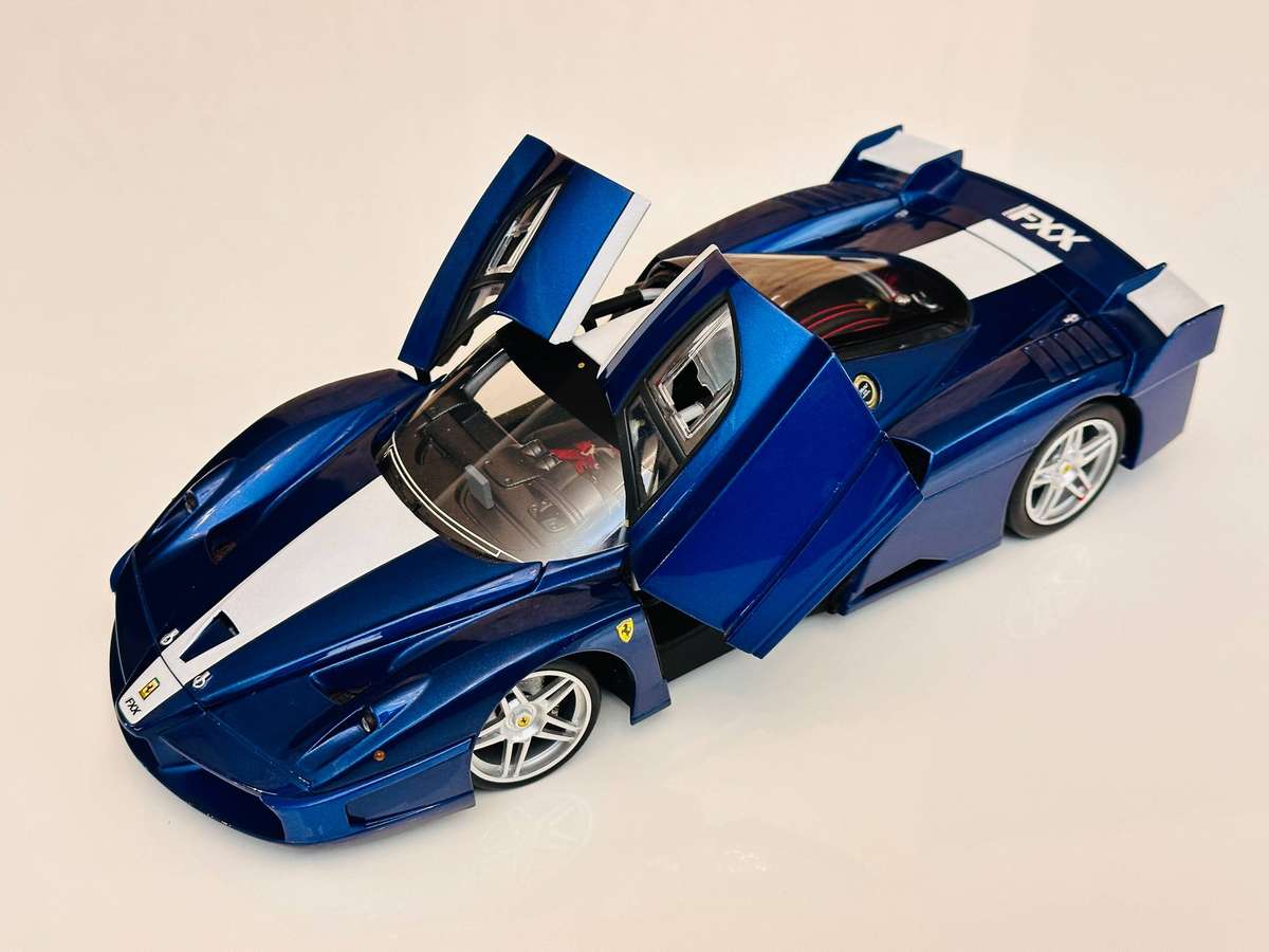 FERRARI Hot Wheels Elite Limited Edition Enzo FXX 1:18 Model Collectable