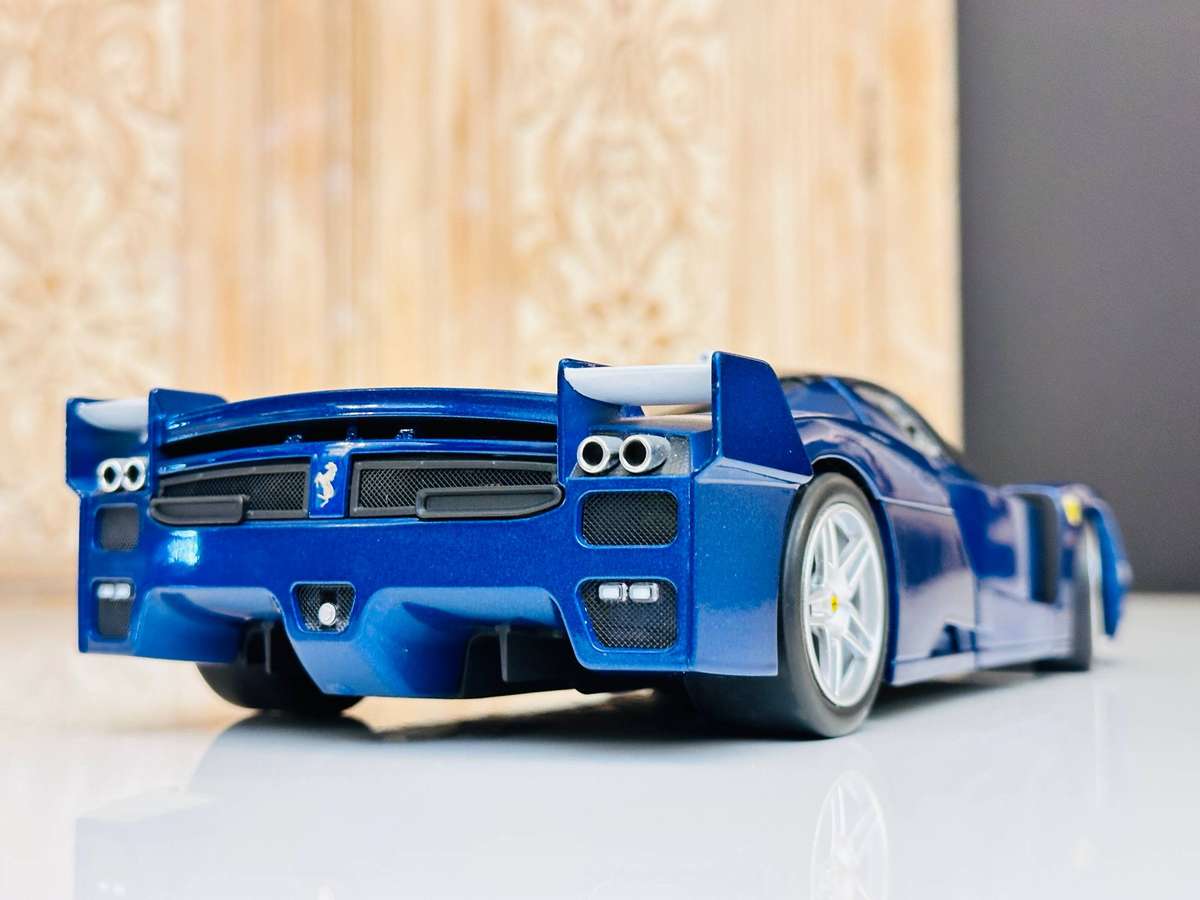 FERRARI Hot Wheels Elite Limited Edition Enzo FXX 1:18 Model Collectable