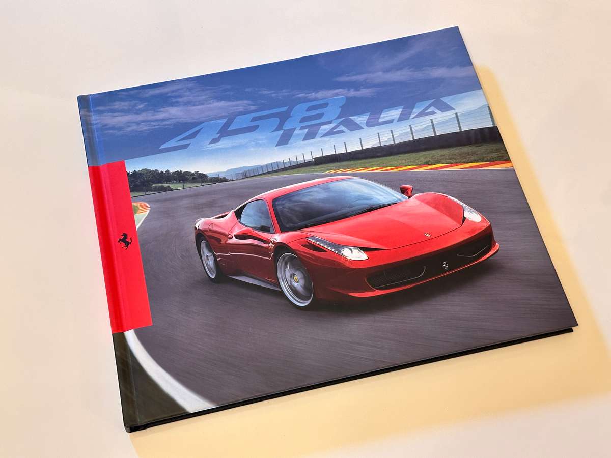 Official FERRARI Collectable book